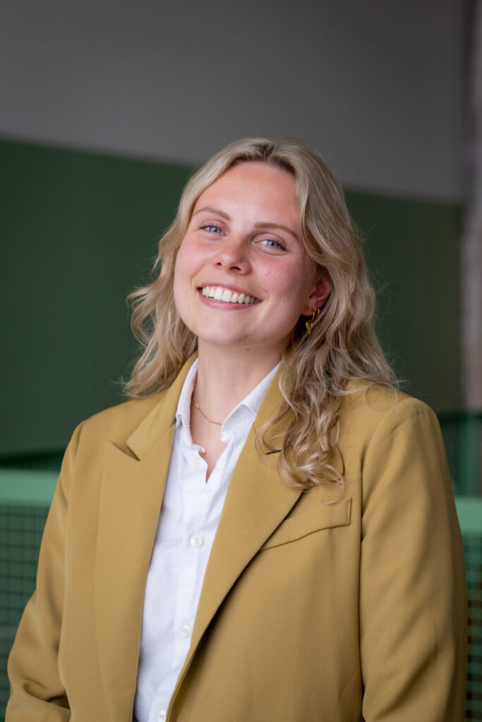 Myrthe van Deursen - junior belastingadviseur, profielfoto 2025