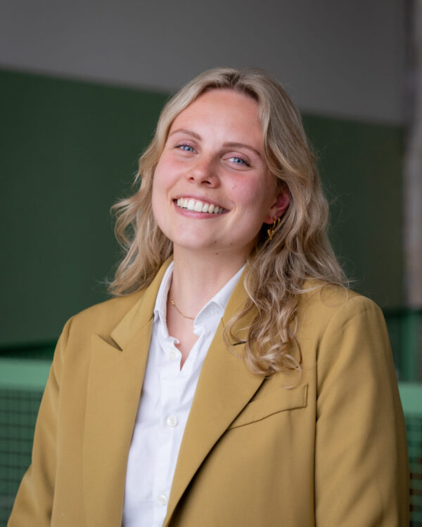 Myrthe van Deursen - junior belastingadviseur, profielfoto 2025